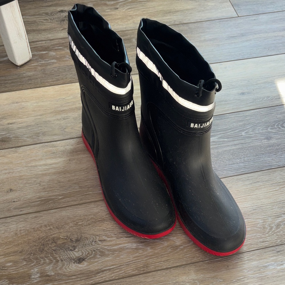 Men's Black Rain & Snow Boots with Red Sole